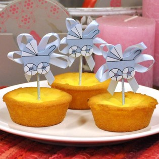 Que Cắm Cupcake Sinh Nhật Bé - Xe Đẩy Màu Xanh (12 cái)
