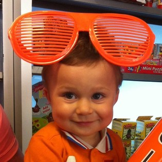 K&Iacute;NH M&Aacute;T SHUTTER SHADES M&Agrave;U CAM SI&Ecirc;U LỚN (8 c&aacute;i)