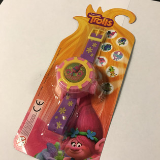 ĐỒNG HỒ CHIẾU H&Igrave;NH TROLLS TR&Ecirc;N VỈ (12 c&aacute;i)